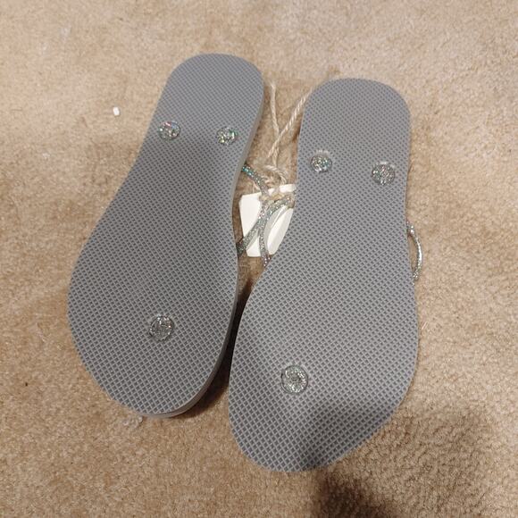 Old Navy size 8 NWOT Grey Gray Flip Flops Sparkle Summertime Cute Wedding - Picture 3 of 5